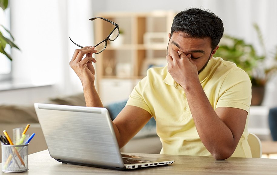 19 عادت‌ روزمره که باعث آسیب به چشم می‌شوند